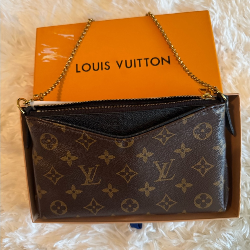 Pre-loved Louis Vuitton monogram pochette pallas.